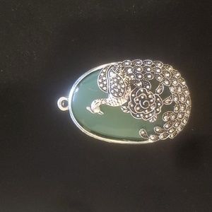 New Silver Wrapped Peacock Flower Green Agate Oval Pendant.